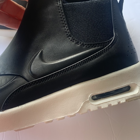 Nike Women's AIR MAX Leather Pull On Shoes - BRAND NEW- Size 7.5  NWOT - Picture 4 of 11